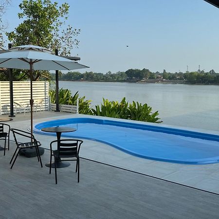 Home By The Bridge Hotel Kamphaeng Phet Ngoại thất bức ảnh